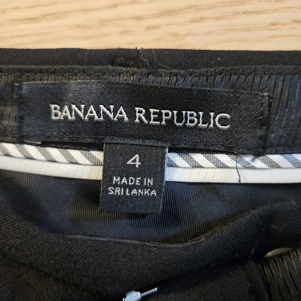 Size 4 Wool Blend Banana Republic Logan Slacks fully lined